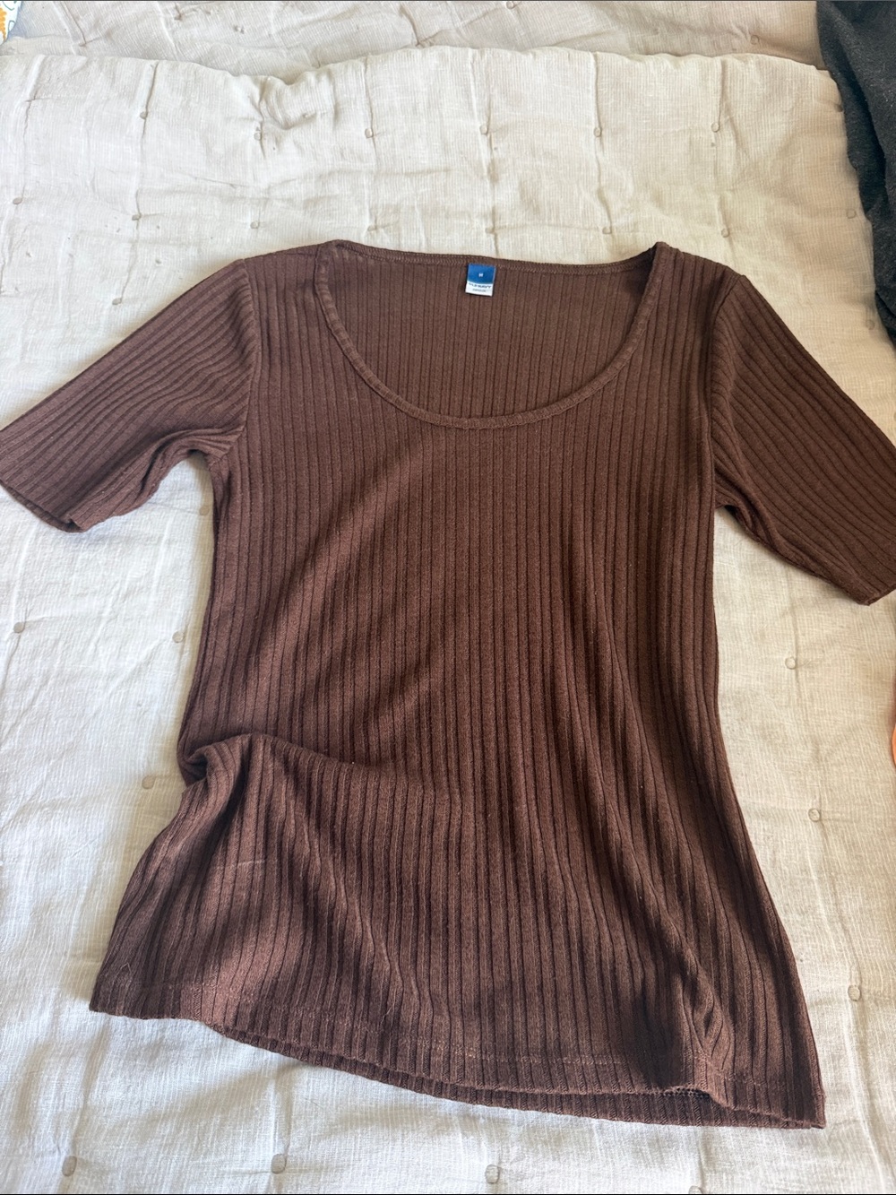 Old Navy Ribbed Scoop-Neck Short Sleeve Top in Brown